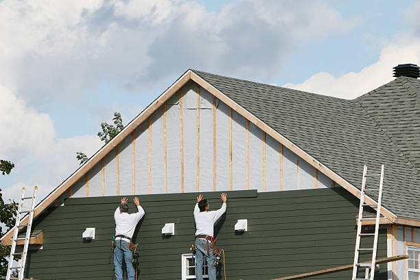 Professional Siding Installation technician working in Hines, IL